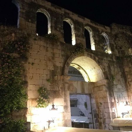 Diocletians Palace Apartment For Two Split Bagian luar foto