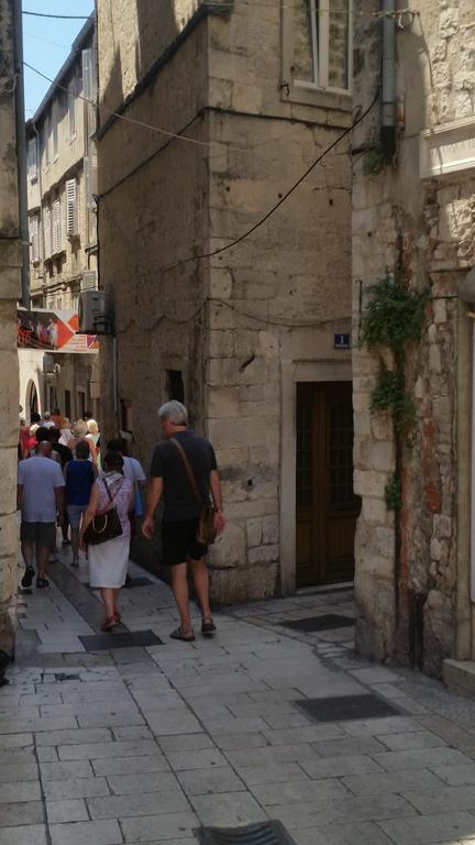 Diocletians Palace Apartment For Two Split Bagian luar foto