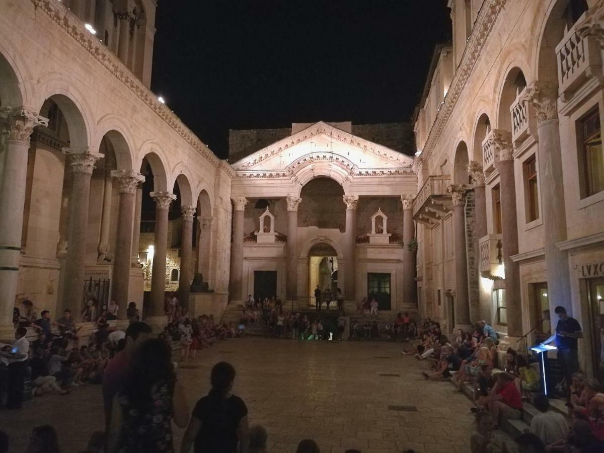 Diocletians Palace Apartment For Two Split Bagian luar foto